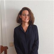 Soy proactiva y cercana, tengo mucha facilidad para los idiomas y me gustaría dar clases a a alumnos de secundaria, bachillerato y universidad. Inglés, francés, Lengua, y asignaturas de Derecho así como de ADE.